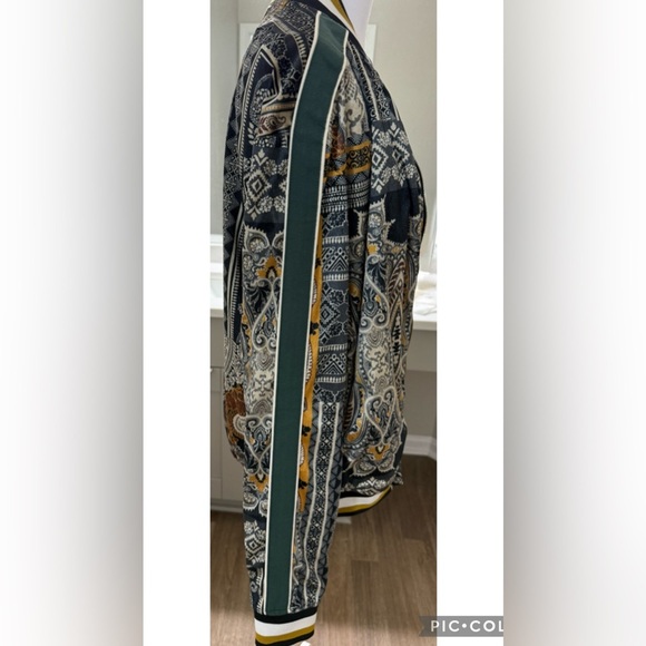 ZARA VELVET BOMBER JACKET PAISLEY
SIZE: M / RETRO LUXE STREET STYLE FOR WOMEN - Picture 6 of 11